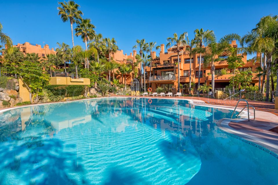 Apartment for sale in La Alzambra, Nueva Andalucia