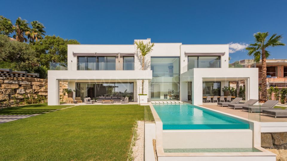 Villa for sale in Atalaya Hills, Benahavis