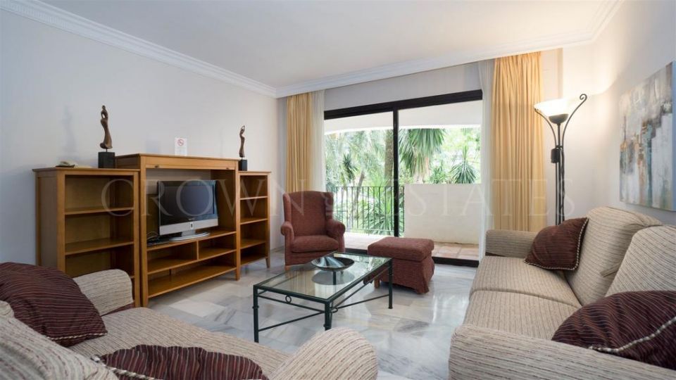 Apartment for sale in Jardines del Puerto, Marbella - Puerto Banus