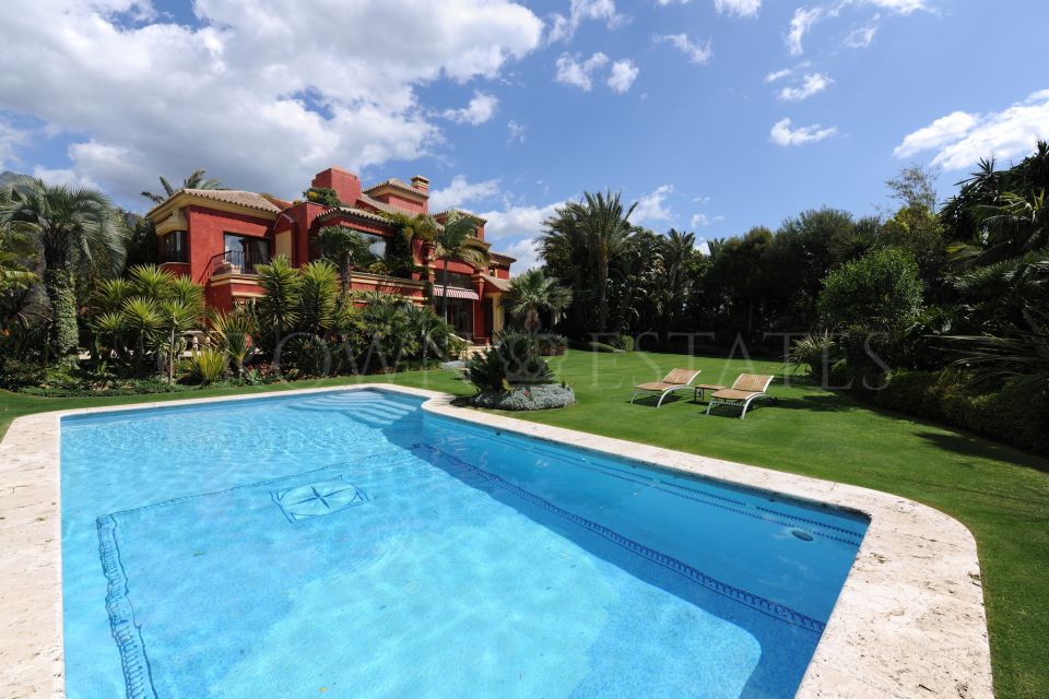 Villa for sale in Altos de Puente Romano, Marbella Golden Mile
