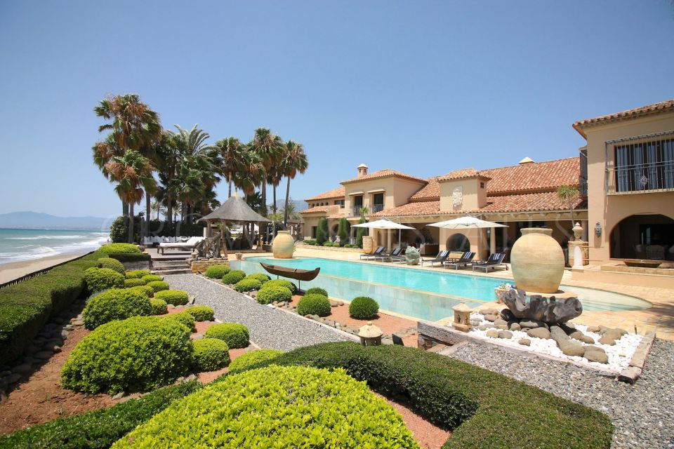 Mansion for rent in Los Monteros Playa, Marbella East