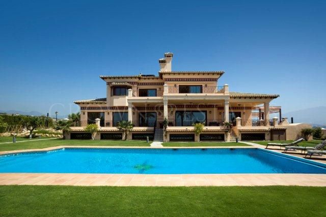 Villa for sale in Capanes Sur, Benahavis