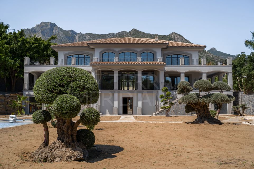 Nueva villa magistralmente ejecutada que sorprende a cada paso en venta en Sierra Blanca, Marbella Milla de Oro