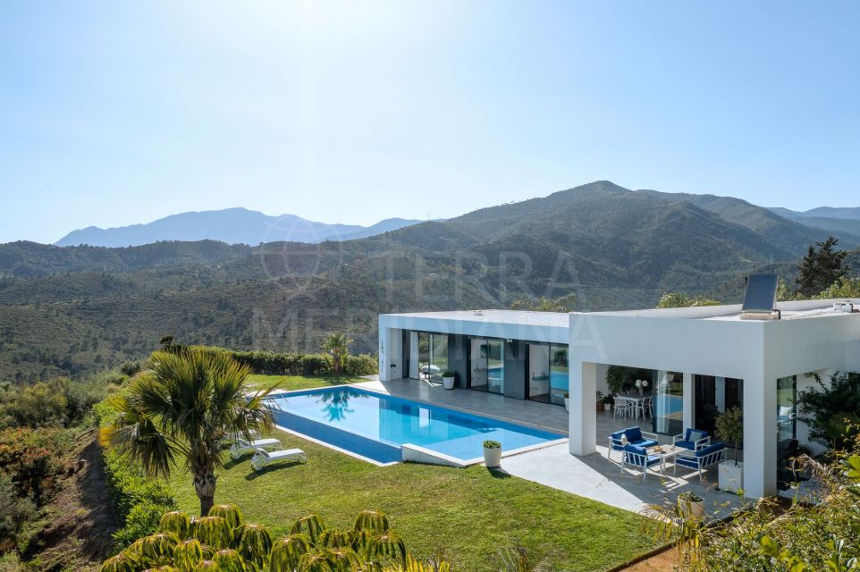 Sophisticated new villa with sensational sea and mountain views for sale in Monte Mayor, Benahavis