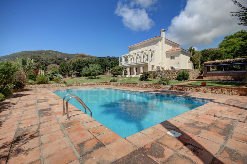 Belle villa de 5 chambres avec vue imprenable sur le détroit de Gibraltar à vendre à El Cuartón, Tarifa.
