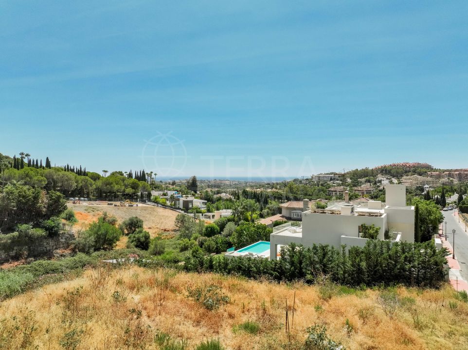 2 Terrains avec projet et licence, exceptionnellement situés à Haza del Conde, à vendre à Nueva Andalucia, Marbella