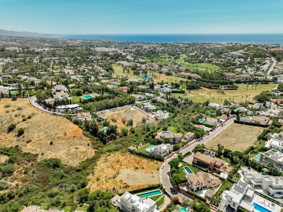 2 Terrains avec projet et licence, exceptionnellement situés à Haza del Conde, à vendre à Nueva Andalucia, Marbella
