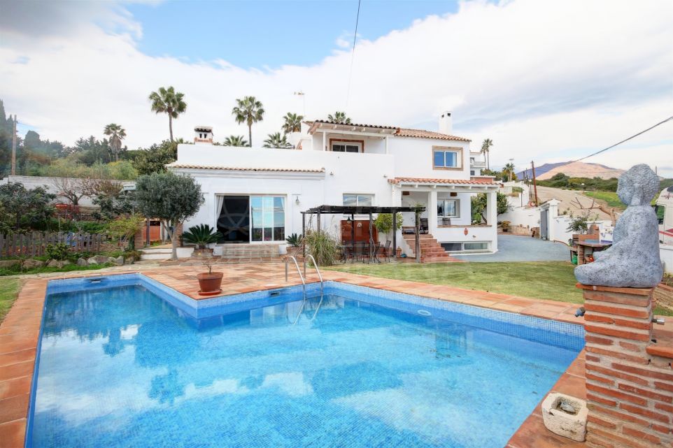 Villa con vistas al mar en venta en Arena Beach, Estepona