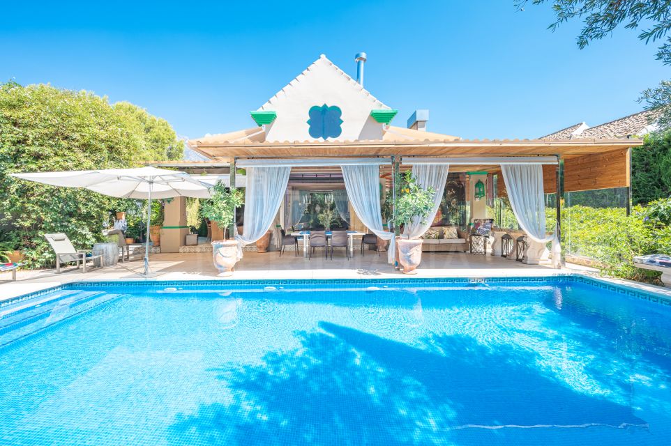 Extraordinaria villa de estilo mediterráneo en venta en Las Lomas del Marbella Club, Marbella Milla de Oro