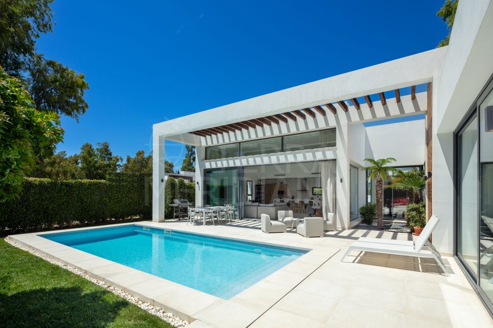 Contemporary villa with style and character for sale in Arboleda, Estepona