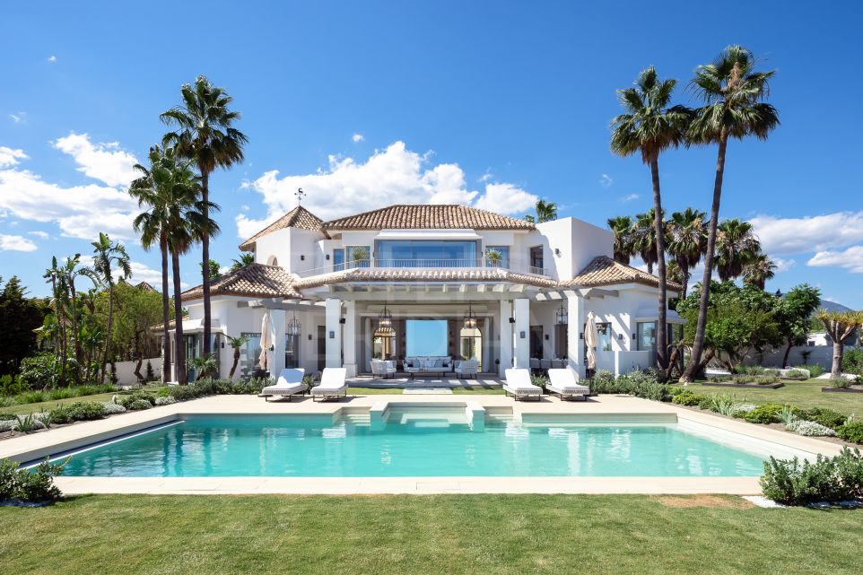 Iconic contemporary villa with unprecedented coastal views for sale in Monte Halcones, Benahavis