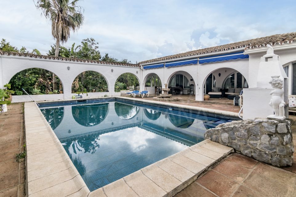 Villa with huge potential and limitless possibilities for sale in Don Pedro, Estepona
