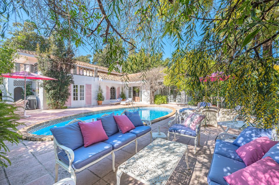 Вилла на продажу в Las Lomas del Marbella Club, Золотая Миля