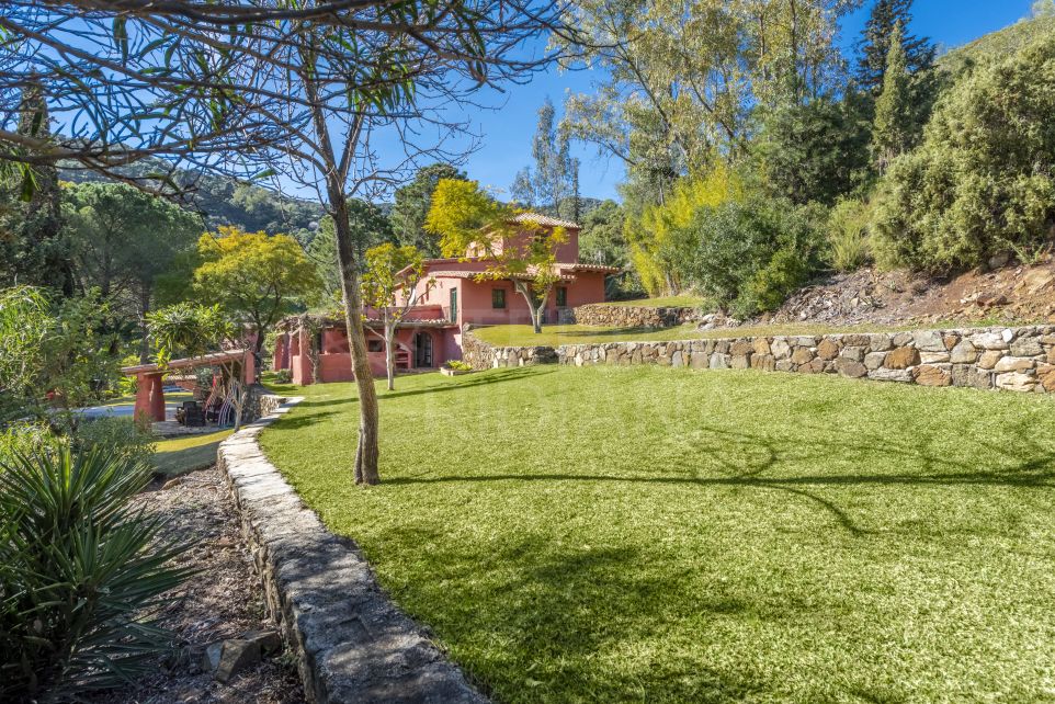 Unique finca style villa on an expansive plot with woodland next to the village of Benahavis