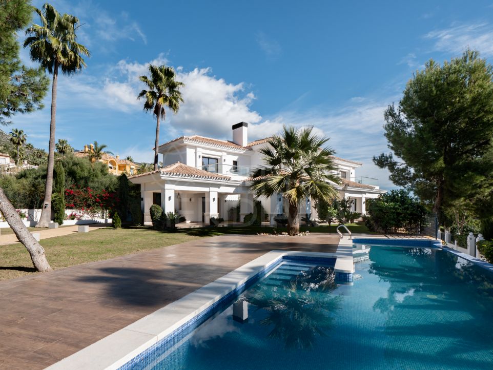 Villa con un diseño excepcional en venta en la codiciada Sierra Blanca, Milla de Oro de Marbella