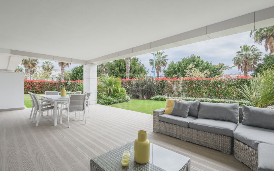 Moderno apartamento con acabados de alta gama en venta en la prestigiosa Jade Beach, San Pedro de Alcántara