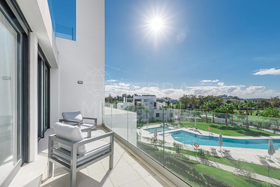 Bright and spacious penthouse with unbeatable views for sale in Las Terrazas de Atalaya, Estepona