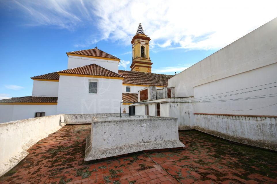 Very large townhouse for sale in the old town of Estepona, Hotel or development opportunity
