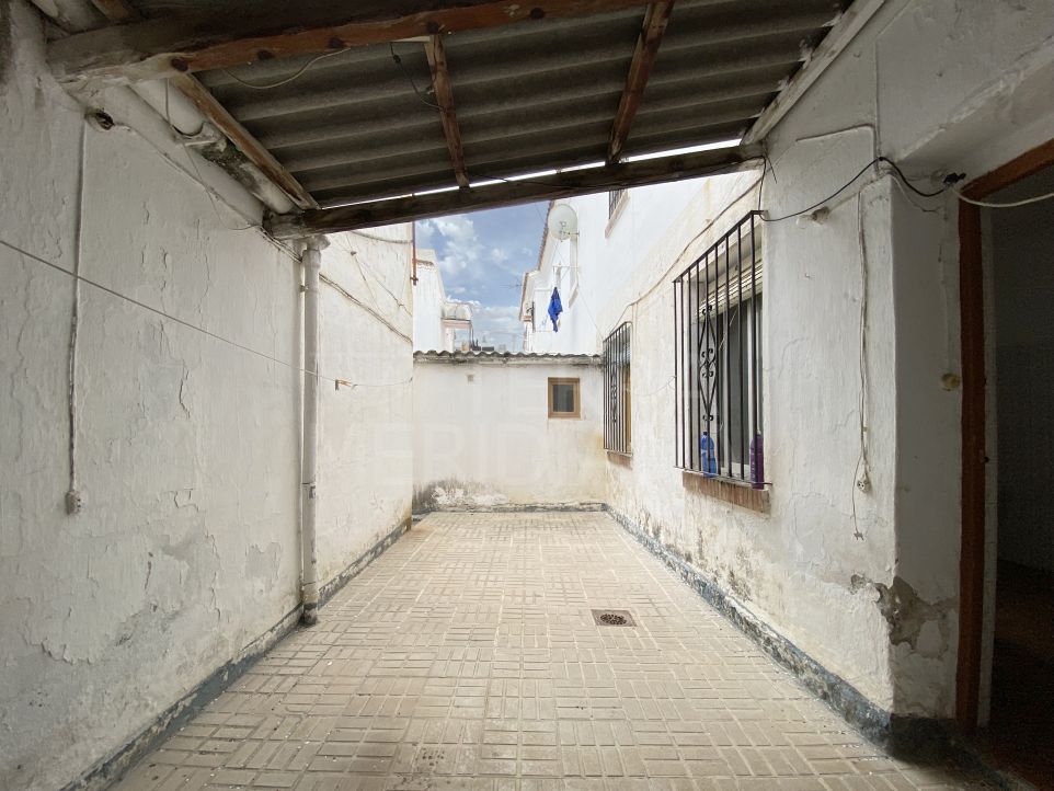 Magnificent opportunity to upgrade a spacious property with basic project in the Old Town, Estepona