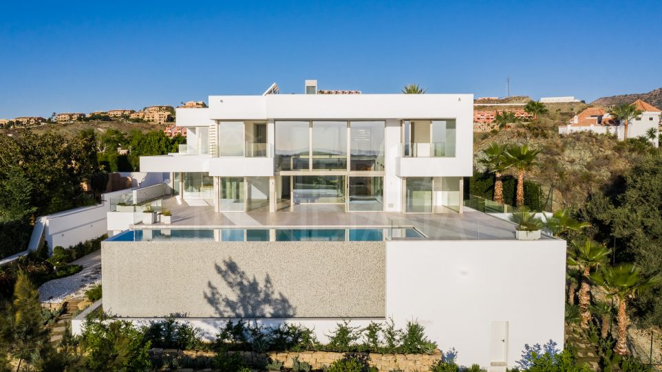 Magnificent contemporary style 7 bedroom villa with golf and sea views for sale in La Alqueria, Benahavis