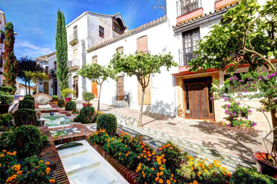 Plot for sale in the old town of Estepona with permission to build 5 floors