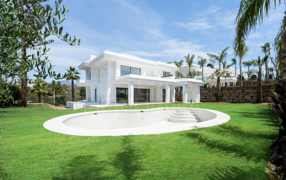 Villa hors plan à vendre sur le Golden Mile de Marbella, avec vue sur la mer