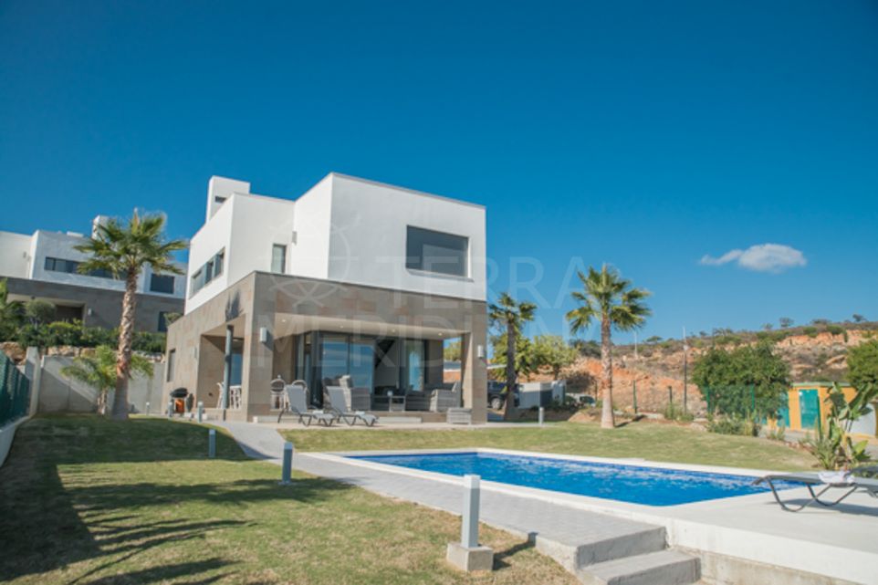 Hermosa villa moderna en Bahía de las Rocas, Manilva