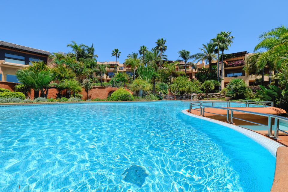 Luxury 2 bedroom apartment for sale in Mansion Club on Marbella's Golden Mile