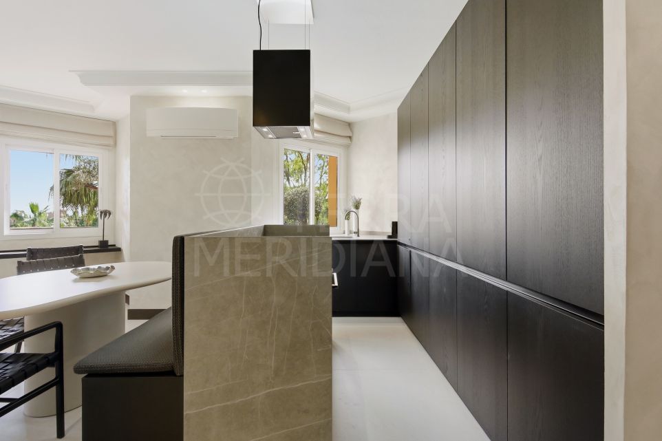 Апартамент на продажу в Melia Hacienda del Mar, Эстепона