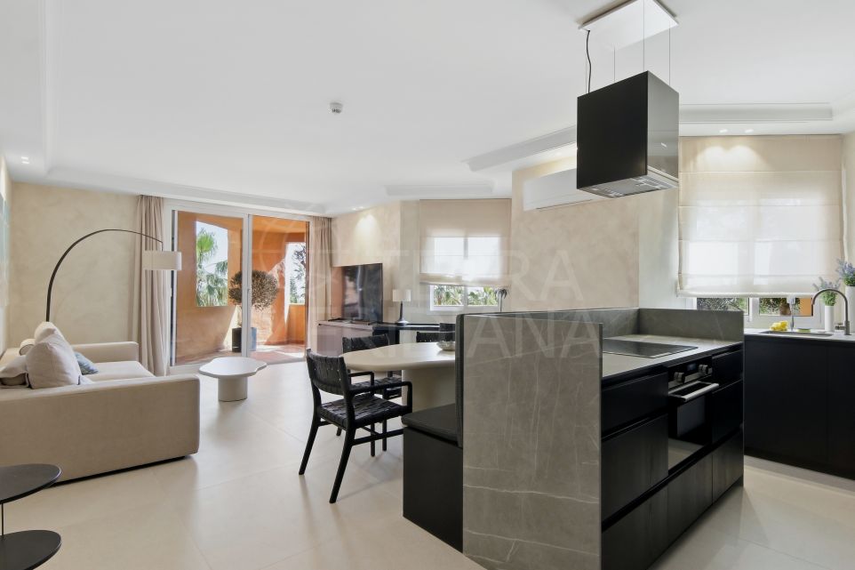 Апартамент на продажу в Melia Hacienda del Mar, Эстепона