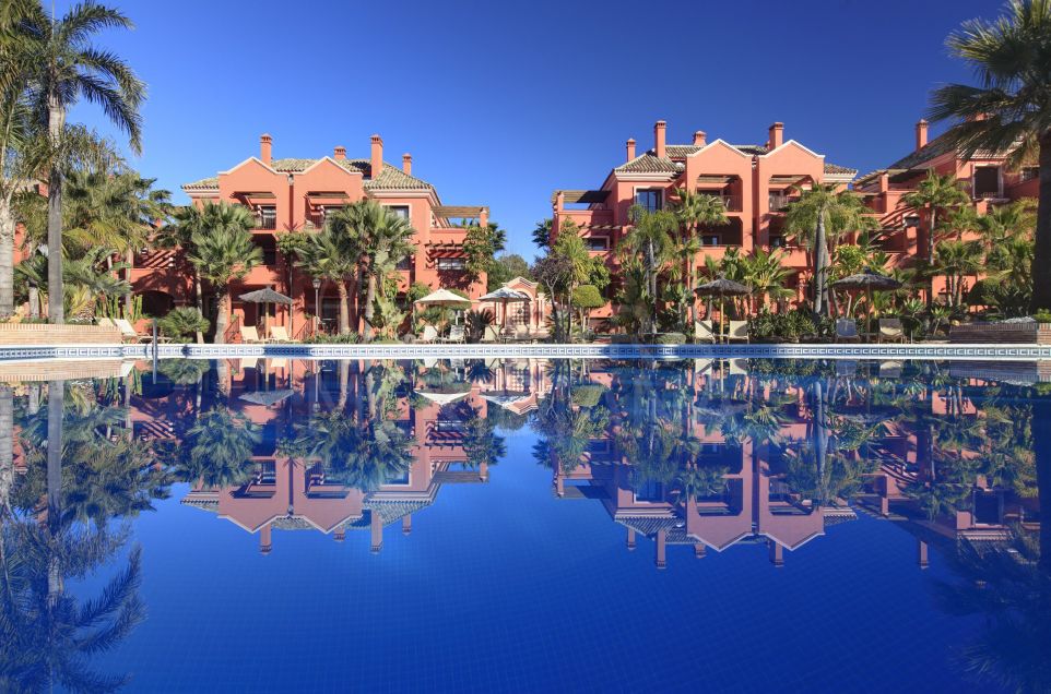 Apartamento de lujo en venta en Vasari Resort, La Alzambra, Nueva Andalucía, Marbella