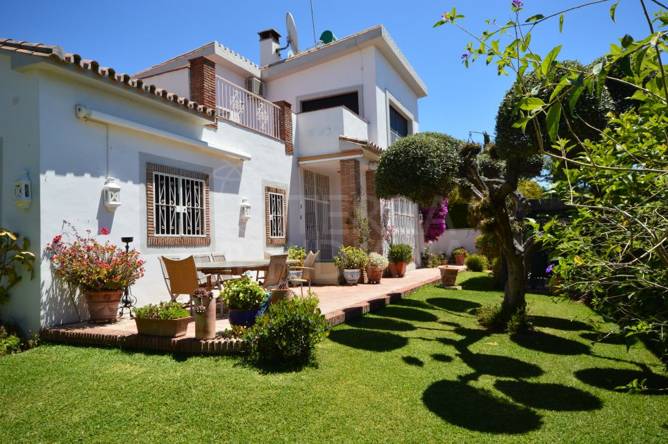 Beachside villa for sale in Casablanca, Marbella Golden Mile