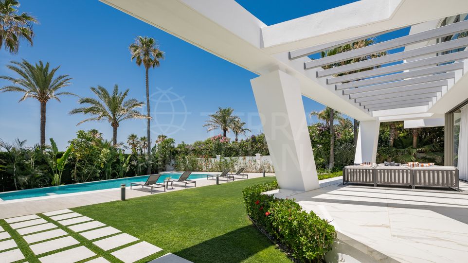Villa contemporaine neuve à vendre à Los Monteros Playa, Marbella Est