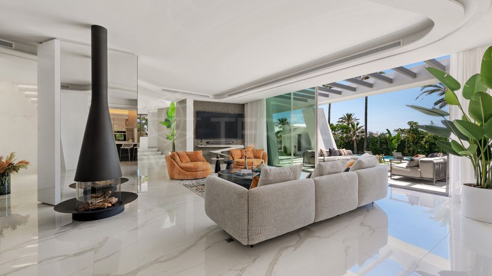 Villa contemporaine neuve à vendre à Los Monteros Playa, Marbella Est