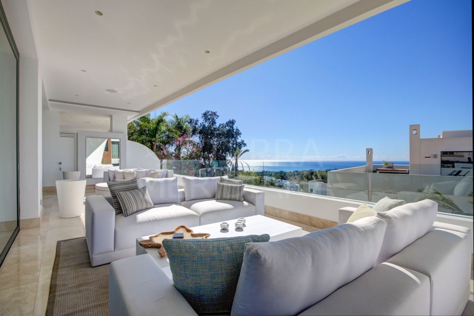 Superb 4 bedroom luxury duplex penthouse with panoramic sea views for rent in Sierra Blanca Marbella