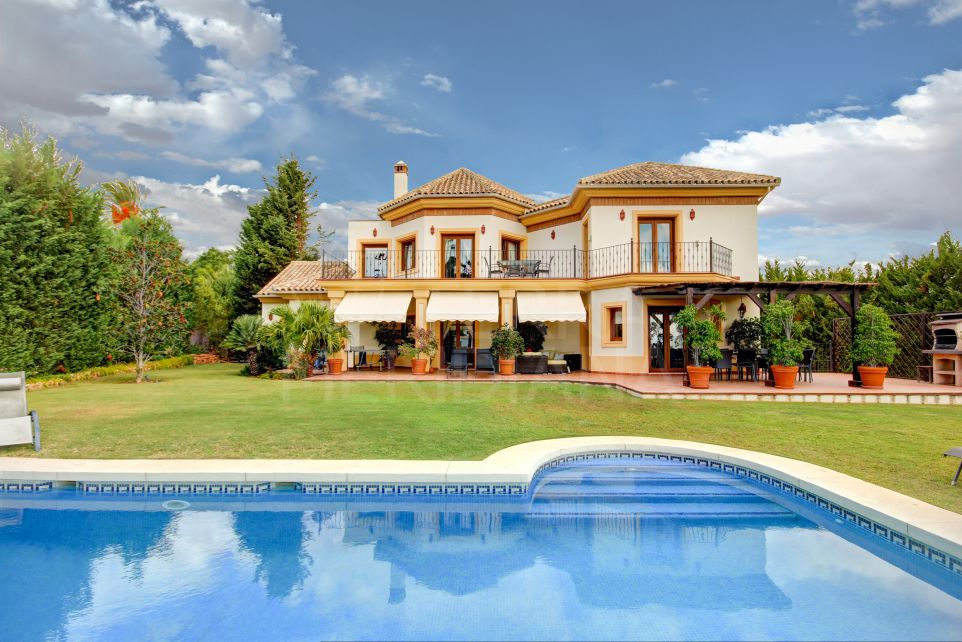 Spectacular 6 bedroom luxury villa with sea and golf views for sale in Los Flamingos, Benahavis