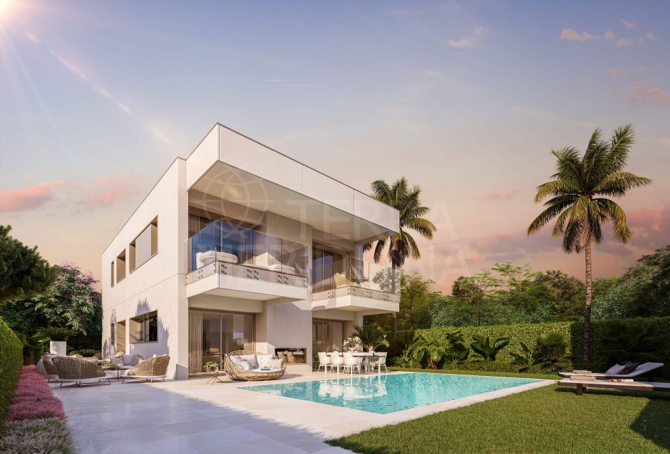 Nueva villa de 4 dormitorios junto a la playa con abundante luz natural en venta en Puerto Banús, Marbella