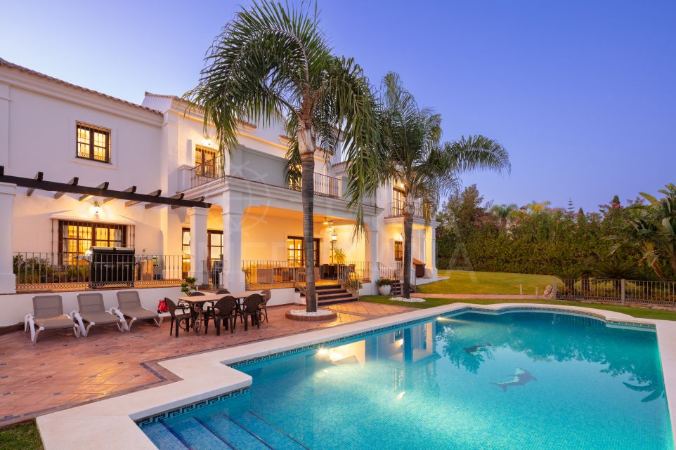 Italian inspired luxury villa with the finest of finishes for sale in Paraiso Alto, Benahavis