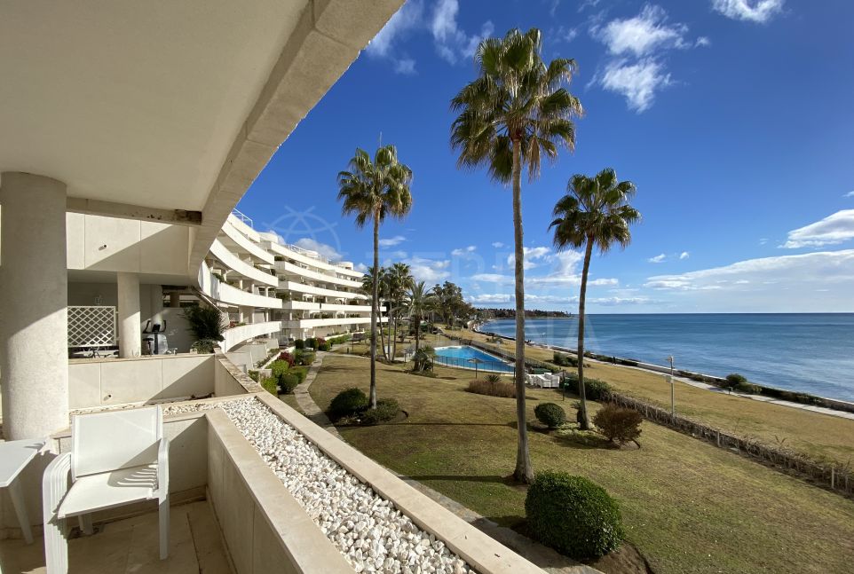 Luxury 3 bedroom front-line beach apartment for sale in the New Golden Mile of Estepona
