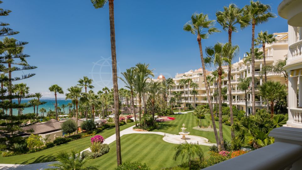 Upgraded frontline beach apartment with exceptional details and quality for sale in Las Dunas Park, Estepona