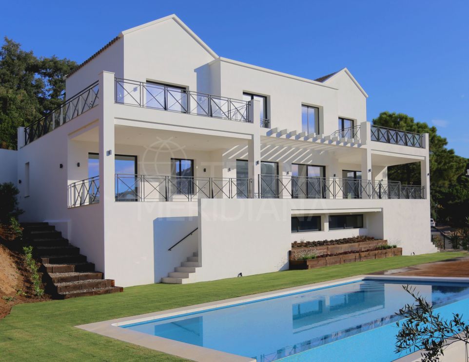 New custom-designed modern Andalusian style villa with sea views for sale in Monte Mayor, Benahavis