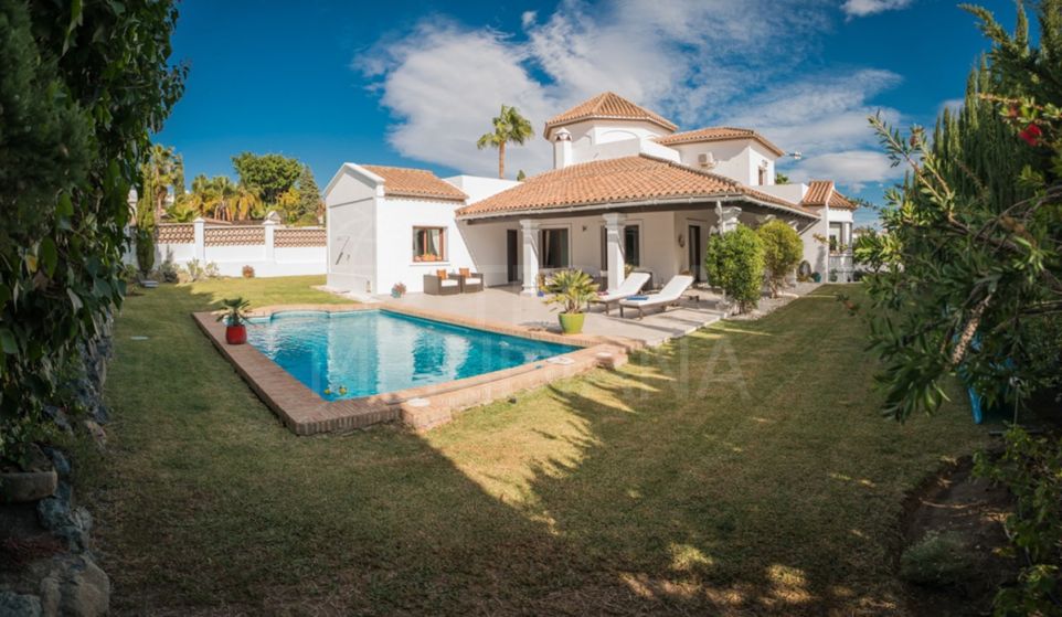 Classic Mediterranean style villa with a large lower level for sale in El Paraiso, Estepona