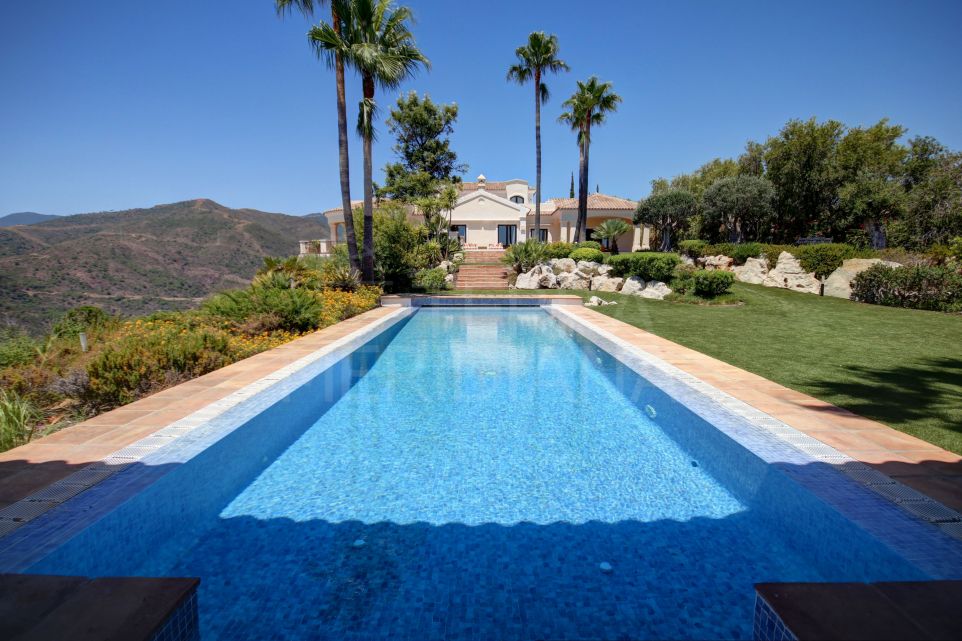 Superb stately villa with panoramic sea and mountain views for sale in Monte Mayor, Benahavis