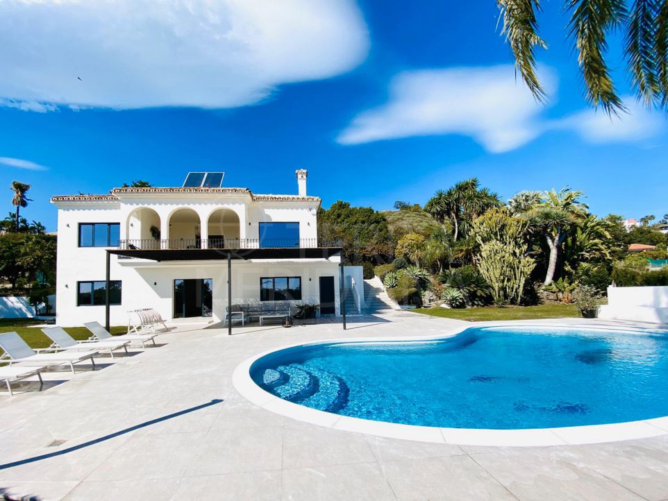Fabulous upgraded 5 bedroom villa on large plot with sea views for sale in El Padron, Estepona