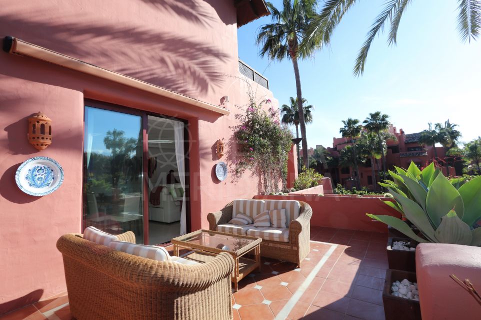 Fabulous 3 bedroom duplex penthouse for sale in Menara Beach, Estepona New Golden Mile