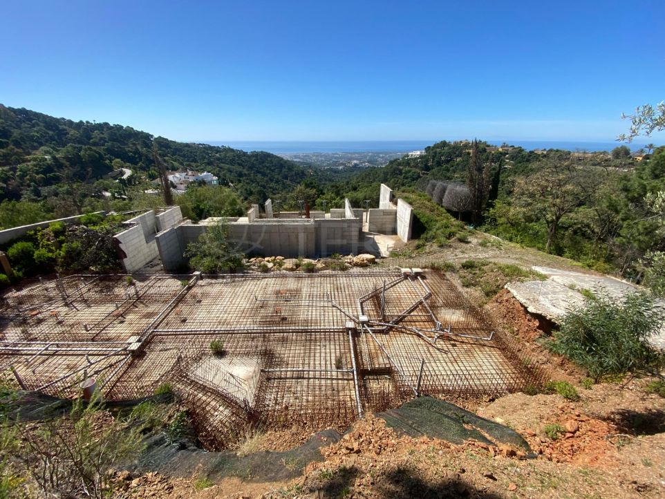 Amazing plot of 5,474m2 for sale in La Zagaleta with panoramic sea views