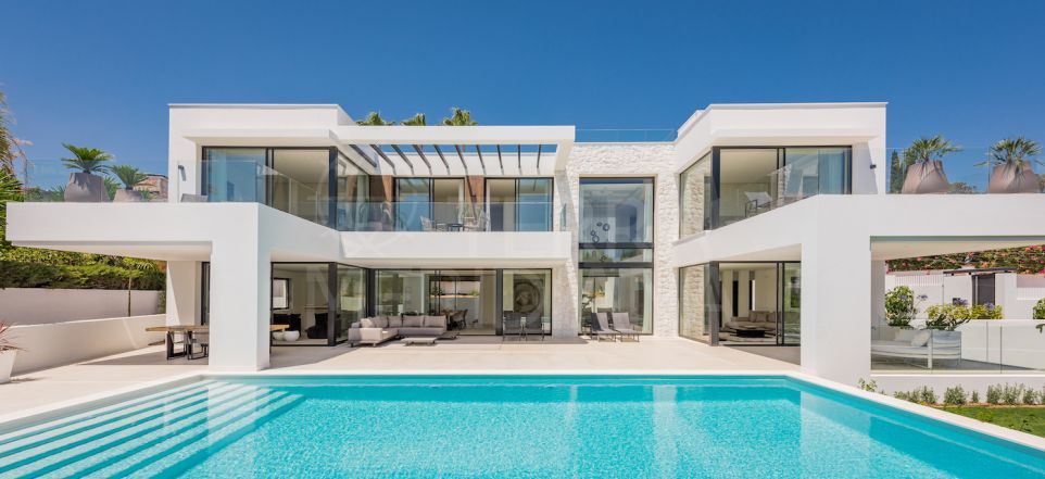 Spectacular brand new contemporary style villa with 4 bedrooms and sea views for sale in Marbesa, Marbella east