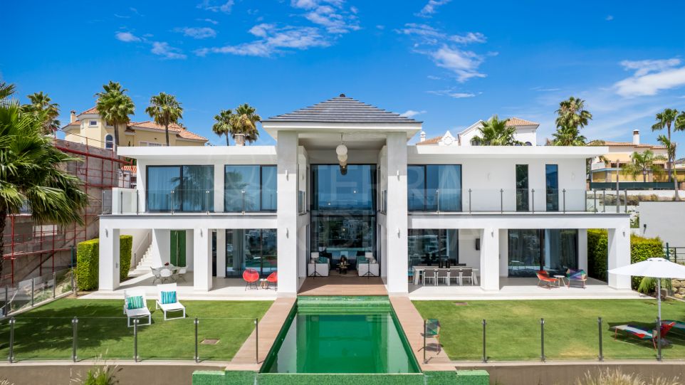 Impresionante villa nueva de estilo moderno con 4 dormitorios y vistas al mar en venta en La Alqueria, Benahavis
