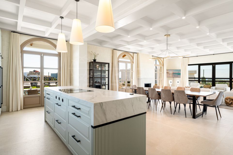 Contemporary South-Facing Villa with Sea Views in Valle Romano, Estepona