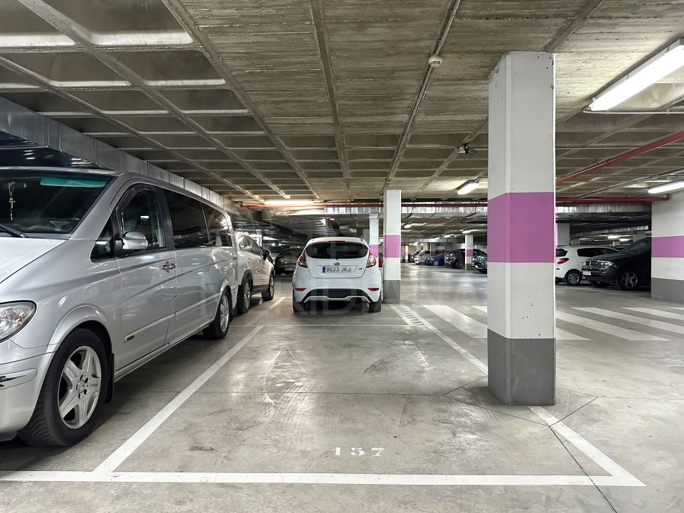 Place de parking souterraine sécurisée, en concession, à vendre à La Viña, centre d’Estepona